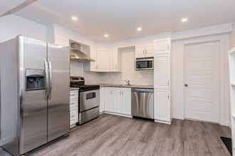 Building Photo - 6548 Av. Azilda