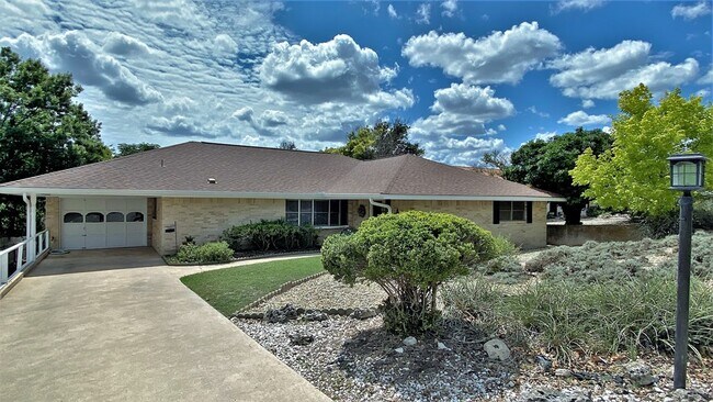Building Photo - 216 Loma Vista Dr