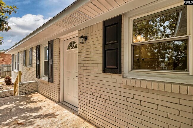 Foto del edificio - 2121 Fairlamb Ave