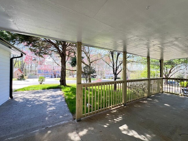 Foto del edificio - 1331 Buttercup Ct