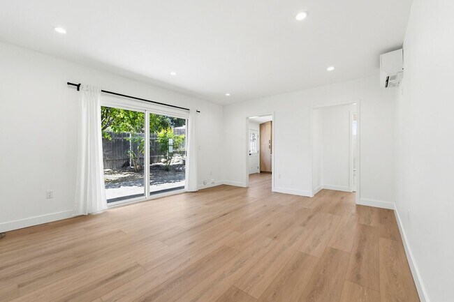 Building Photo - 2819 Sycamore Ave