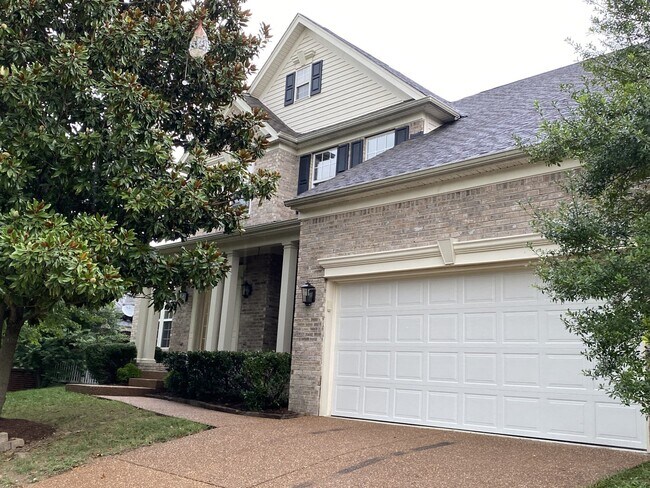 Building Photo - 706 Braemere Dr