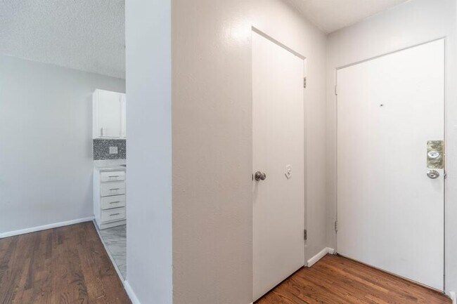 Foto del edificio - 1430 N Moline St