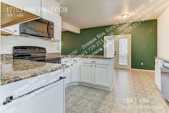 Building Photo - Large Single Family with finished basement