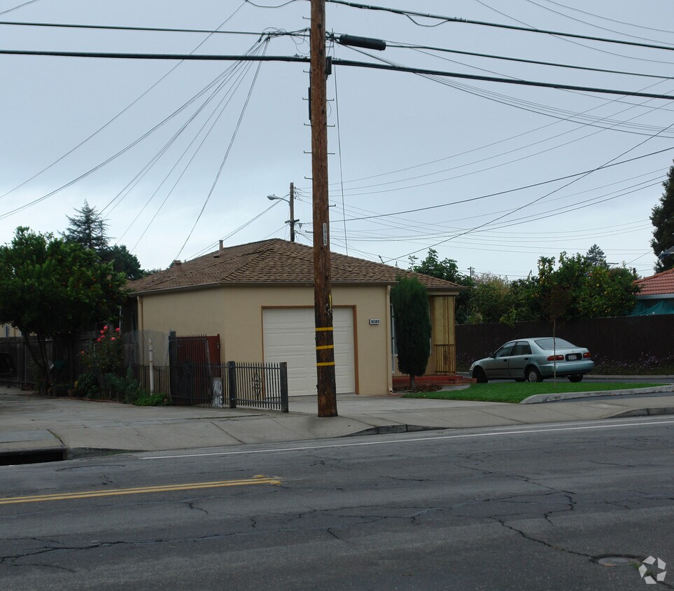 Building Photo - 18291 Meekland Ave