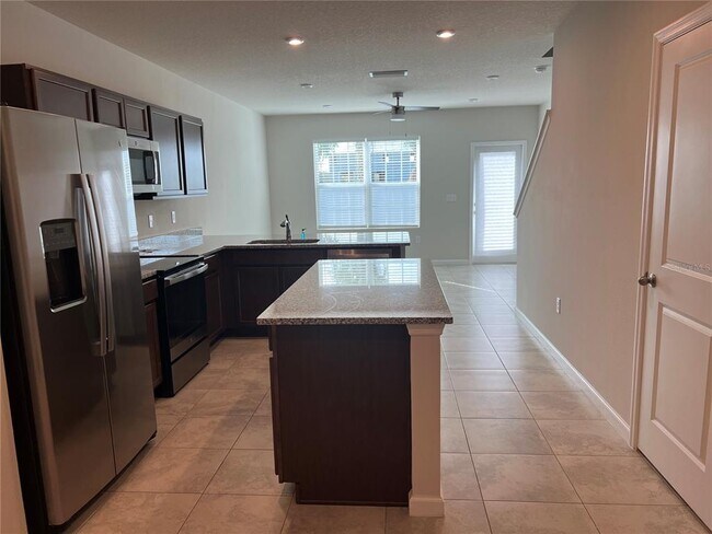 Foto del edificio - 14226 Crimson Ave