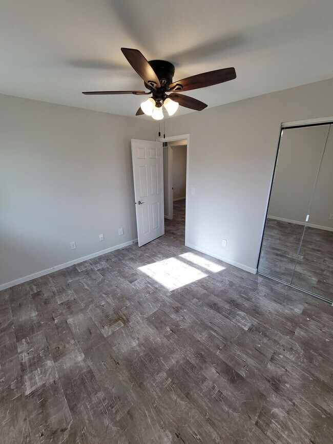 Building Photo - 3 Bedroom, 2 Bath Single Family Home in Ca...