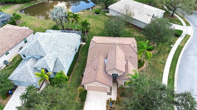 Foto del edificio - 8419 Whispering Woods Ct