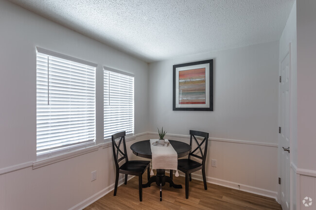 Dining Room - Harbour Lake Apartments