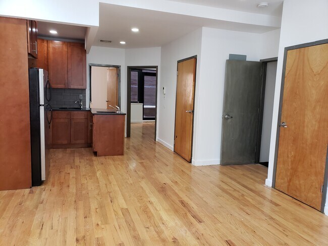 Foto del edificio - 335 Willoughby Ave