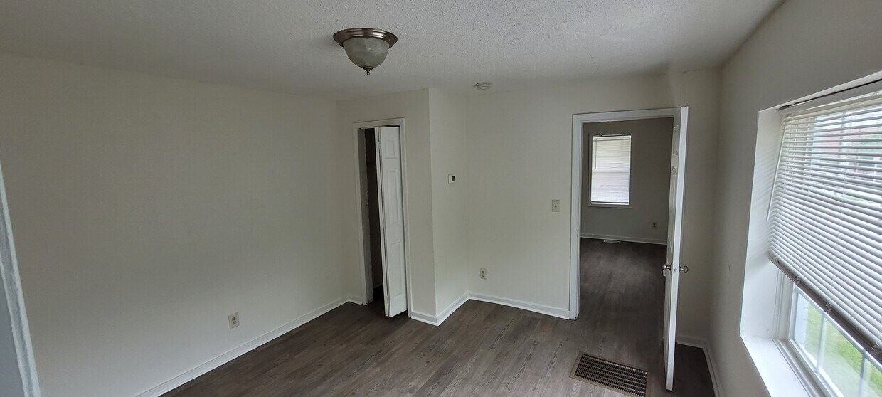 Foto del edificio - 1544 McConnell Rd