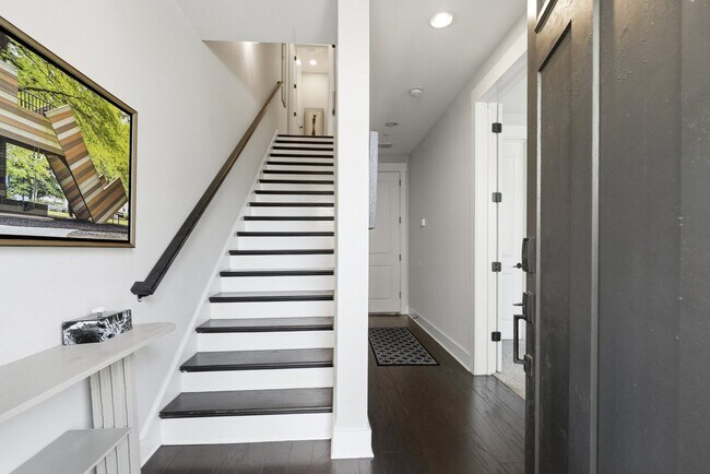 Building Photo - 285 Castleberry Hill Walk SW