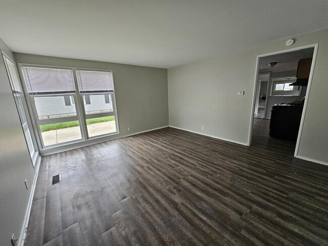 Building Photo - 3109 Salem Dr