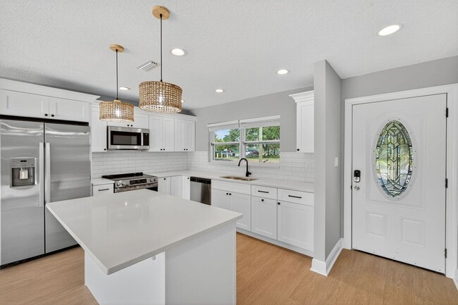 Foto del edificio - Fully Remodeled 3BR Home with Large Fenced Yard & New Deck