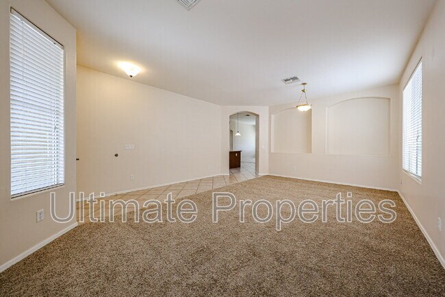 Foto del edificio - 14443 W Hearn Rd