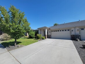 Building Photo - 2460 Bramasole Dr Way