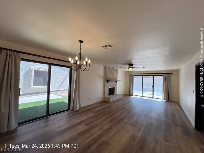 Building Photo - 2547 Egret Cir