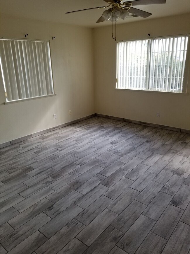 Foto del edificio - 2 Br 1 Ba available Now