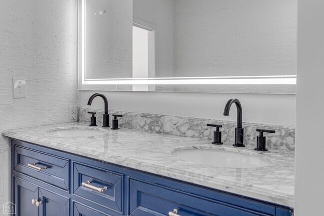 Foto del edificio - 3 Bed • 3 Bath — Your Next Home Awaits!