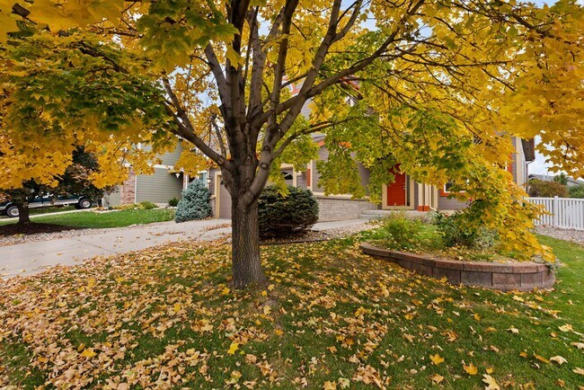 Building Photo - 4 bedroom 3 1/2 Bath Home is Registry Ridge