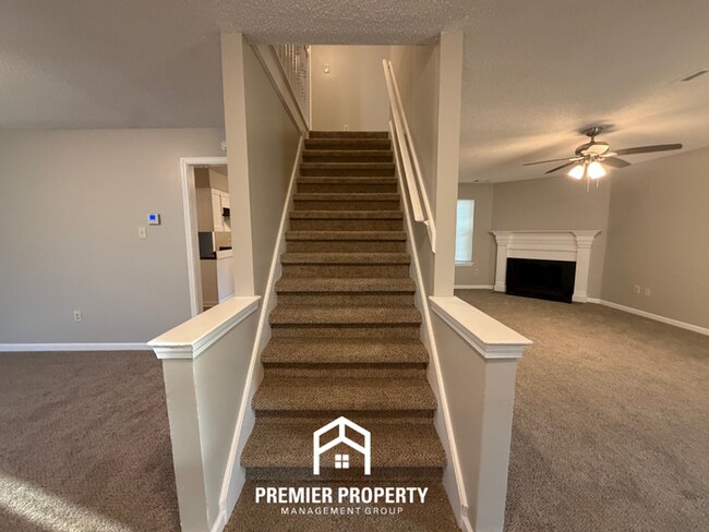 Foto del edificio - Beautiful 2-Story 3BR/2.5BA Bartlett Home | 1,632 Sq Ft, Vaulted Primary & Back Patio