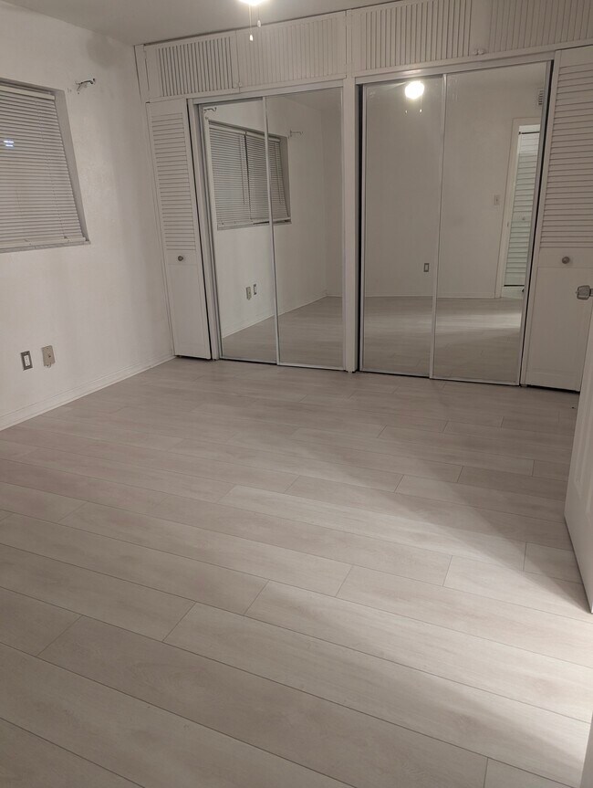 Foto del edificio - 20400 NW 7th Ave