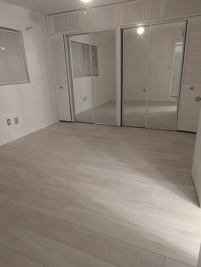 Building Photo - 20400 NW 7th Ave