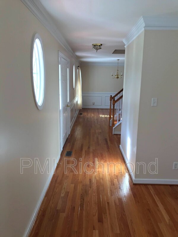Foto del edificio - 3713 Mill Meadow Dr