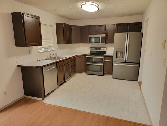 Foto del edificio - 4-Bedroom 2 Full Bath Home In The Valley -...