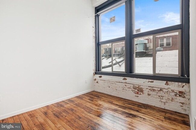 Building Photo - 1217 Spring Garden St