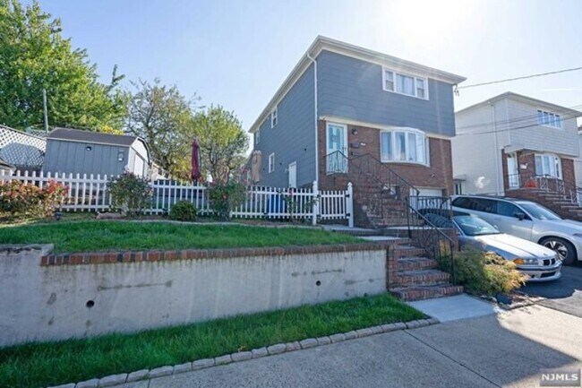 Foto del edificio - 38 Hillside Ave