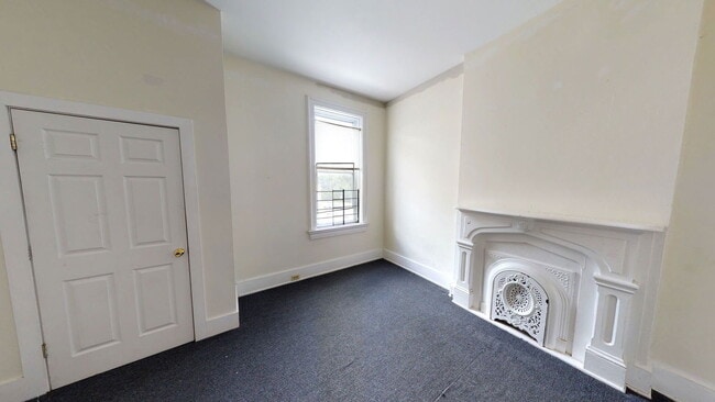 Building Photo - 2431 Vine St