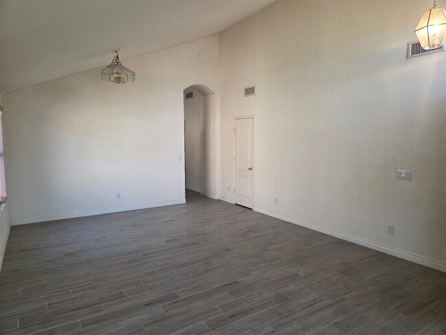 Entry / Dining - 6411 W Adobe Dr