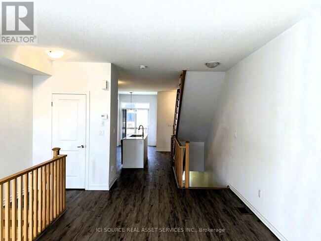 Building Photo - 335 Okanagan Path