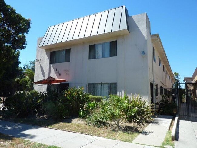 Building Photo - 1449 S Point View St