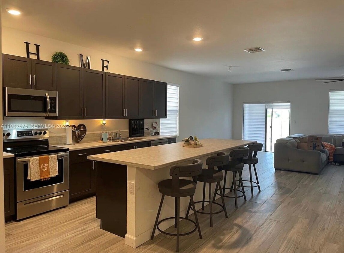 Building Photo - 25137 SW 108th Ave