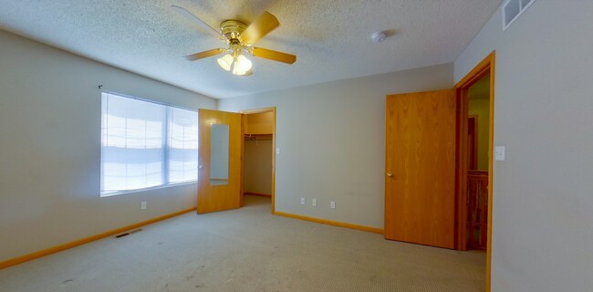 Foto del edificio - 438 Butterfield Rd