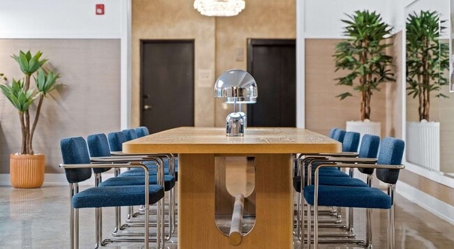 Building Photo - 5440 N Sheridan Rd