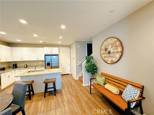 Building Photo - 30 Prominence