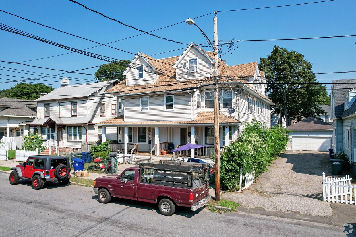 Alternater - 121 Livingston Pl