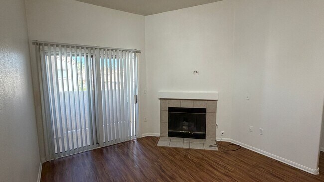 Foto del edificio - 855 N Stephanie St