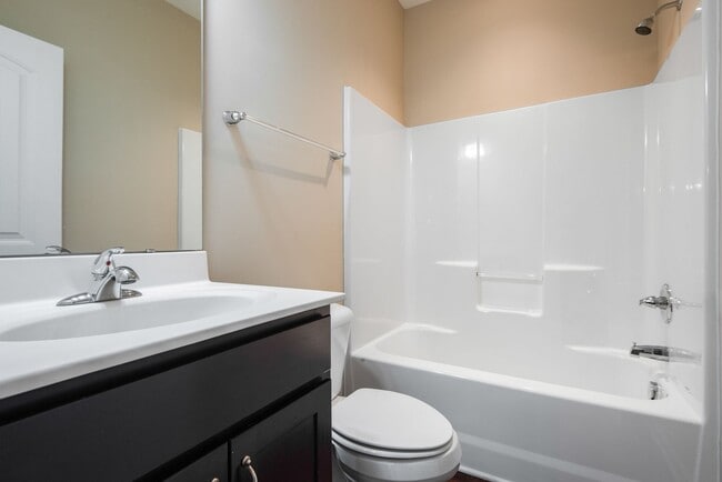 Building Photo - Beautiful 4BR, 2.5BA End Unit Townhome in East Raleigh - Available Now!