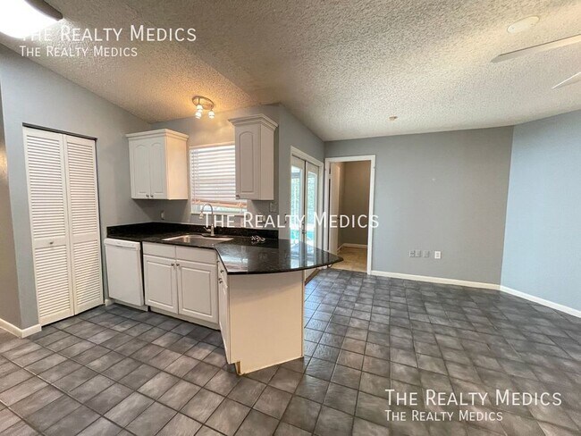 Building Photo - POOL HOME! BEAUTIFUL 3/2 Home in Deltona!!