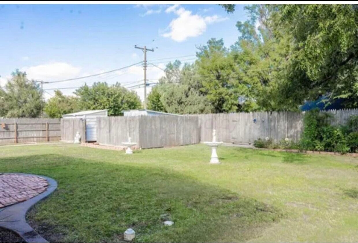 Foto del edificio - 1824 Chestnut Dr