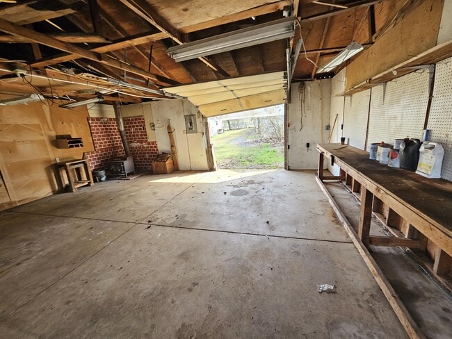Building Photo - 753 Elkhead Rd