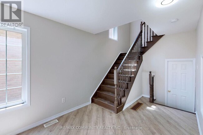 Building Photo - 103 Pullen Ln