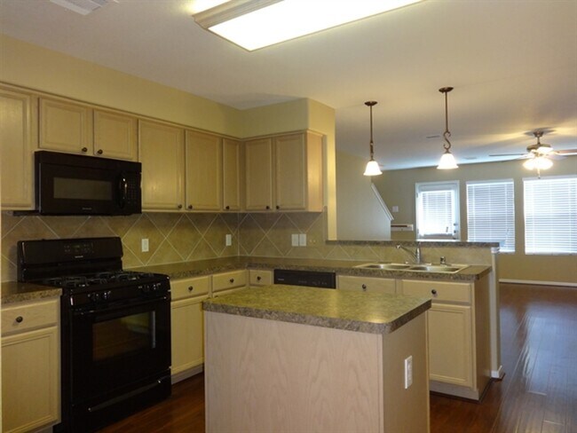 Building Photo - 16727 Foursquare Dr