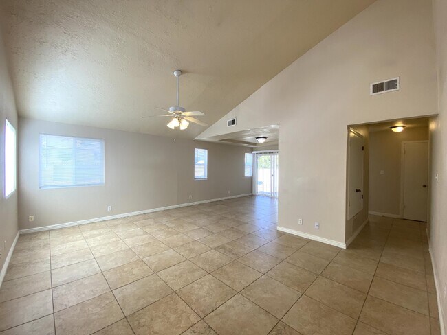 Building Photo - CUTE and COZY - MUST SEE HOME