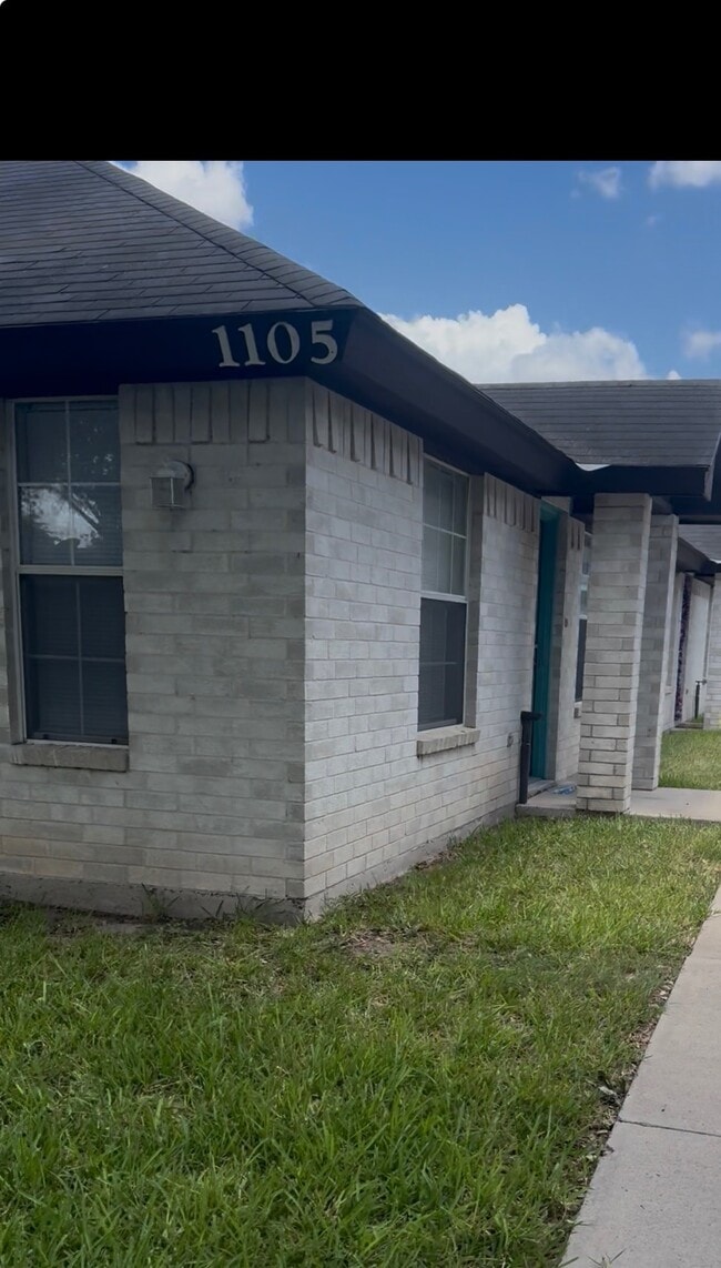 Building Photo - 1105 Lexington Cir