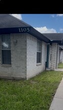 Building Photo - 1105 Lexington Cir